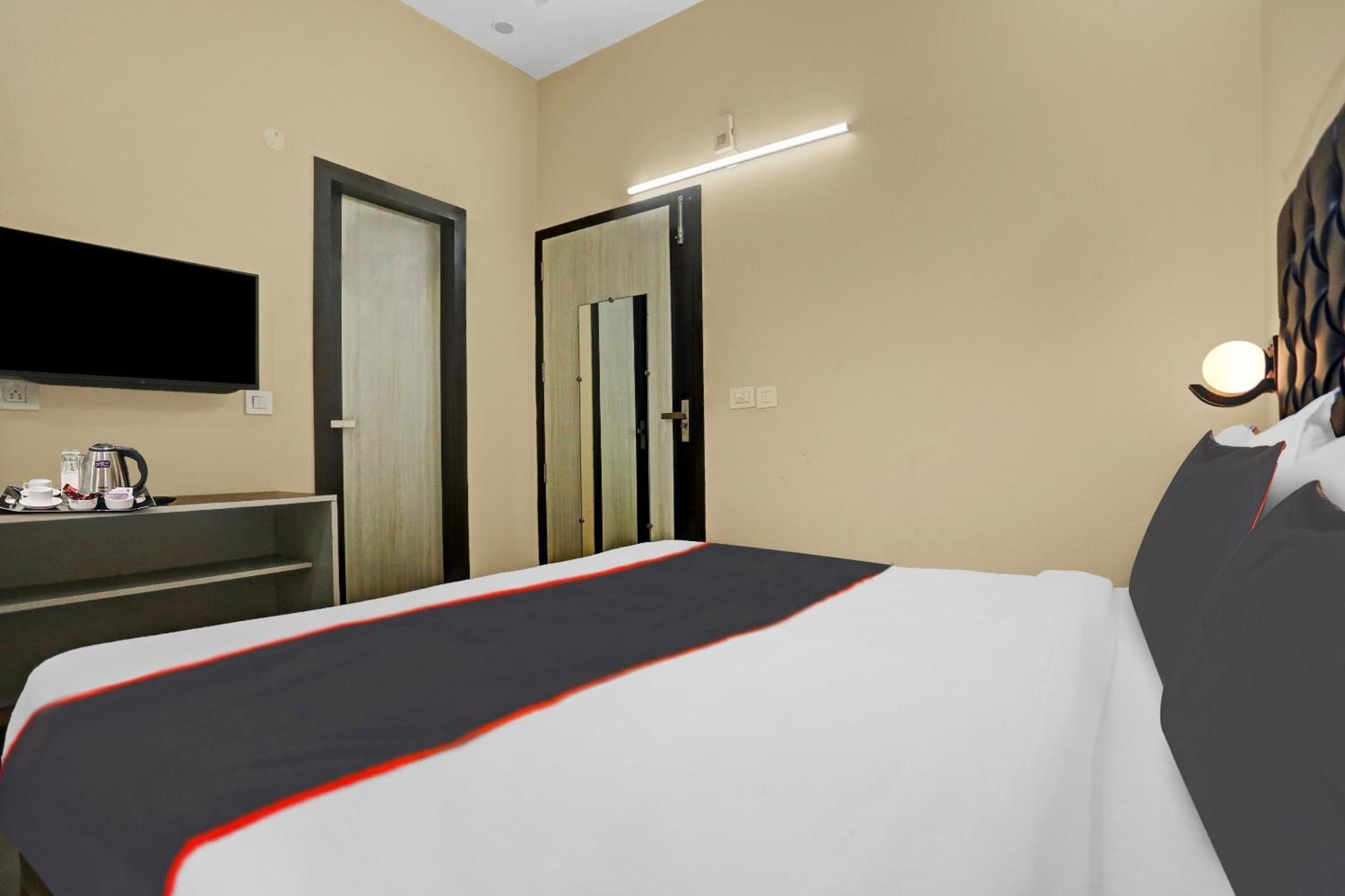 新德里 Collection O Metro View Ashok Vihar Near Shalimar Bagh Metro Station酒店 外观 照片