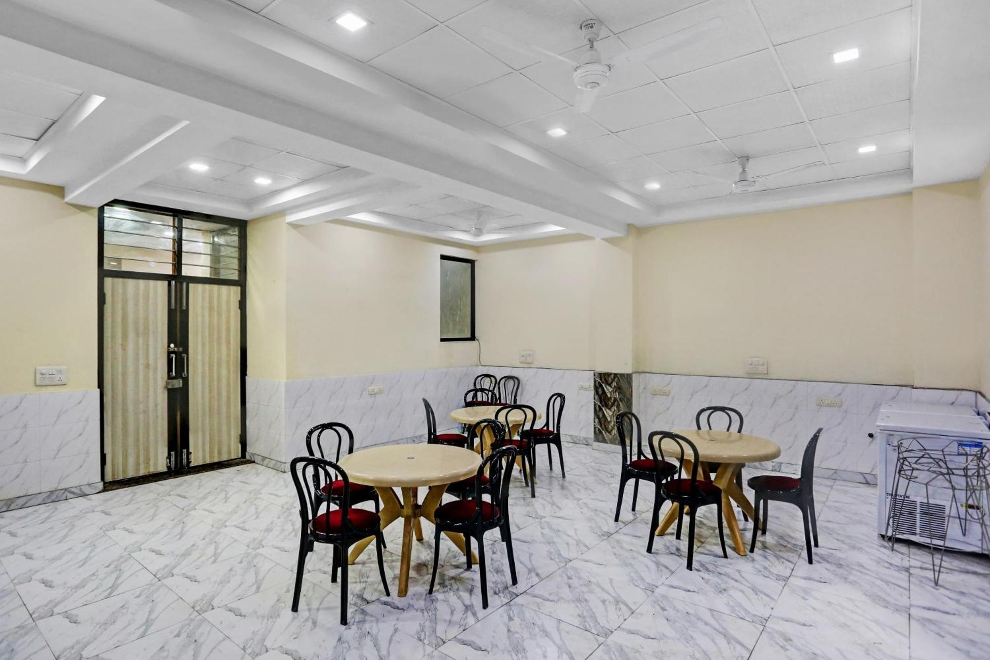 新德里 Collection O Metro View Ashok Vihar Near Shalimar Bagh Metro Station酒店 外观 照片