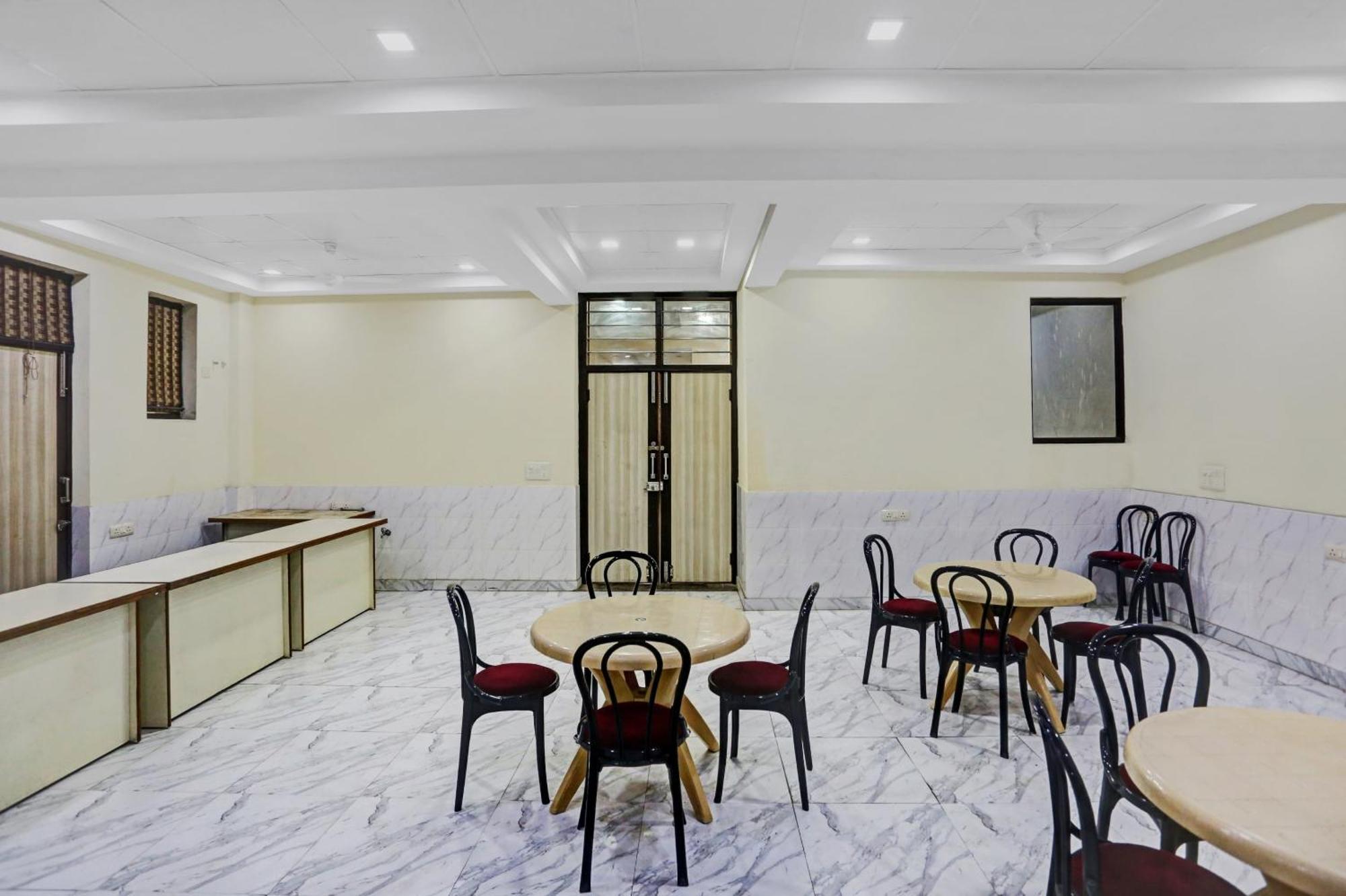 新德里 Collection O Metro View Ashok Vihar Near Shalimar Bagh Metro Station酒店 外观 照片