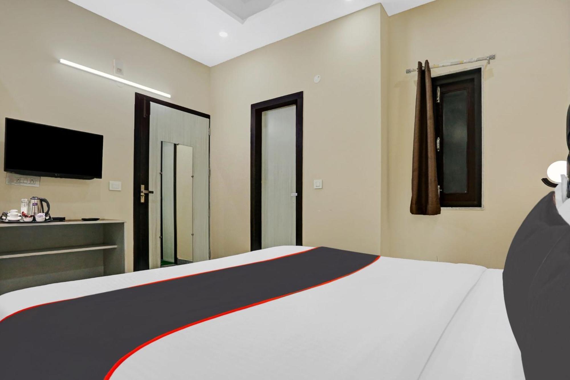 新德里 Collection O Metro View Ashok Vihar Near Shalimar Bagh Metro Station酒店 外观 照片