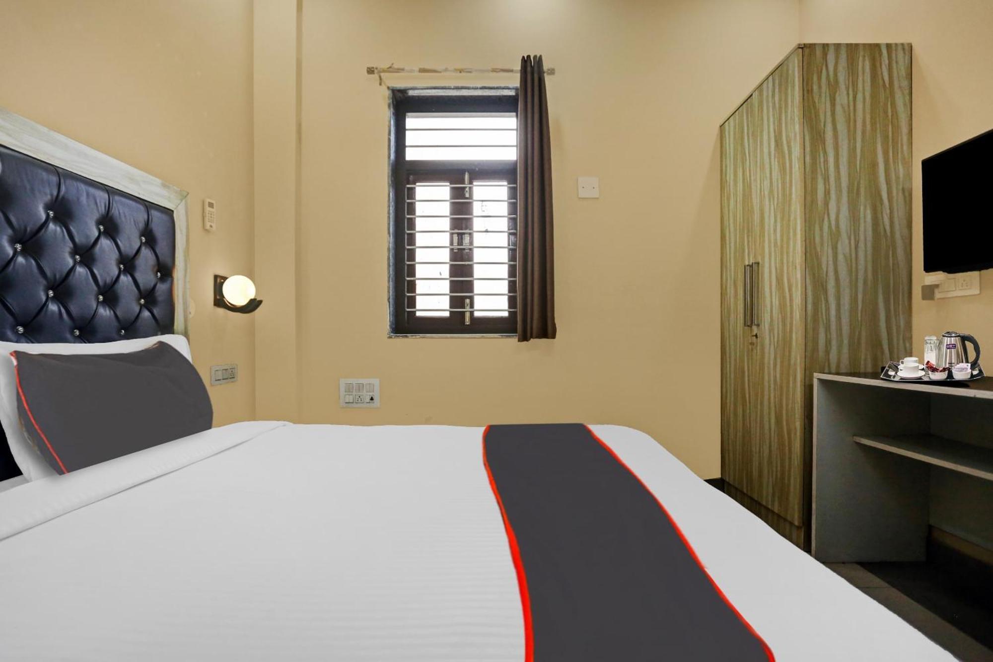 新德里 Collection O Metro View Ashok Vihar Near Shalimar Bagh Metro Station酒店 外观 照片